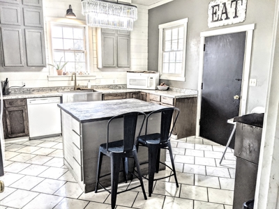 Historic Home - Beautiful Farm - Great Location in Missouri - image 16
