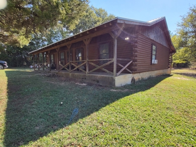 Country Log Cabin Property For Sale Clarksville Texas - image 4
