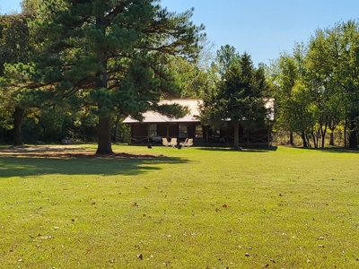 Country Log Cabin Property For Sale Clarksville Texas - image 2