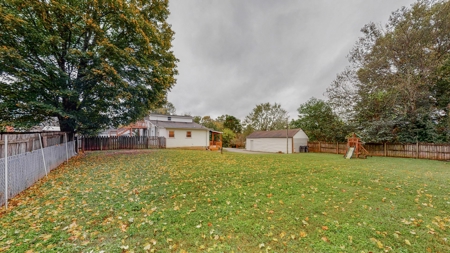 Home in Town with Apartment for Sale in Columbia, Tennessee - image 33