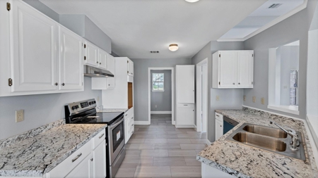 Beautiful Home on 13 Acres - image 7