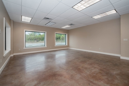 Commercial Building For Sale Gregg County, Texas - image 3