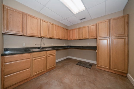 Commercial Building For Sale Gregg County, Texas - image 16