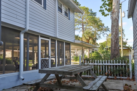 Charming Home In Suwannee Florida! - image 38