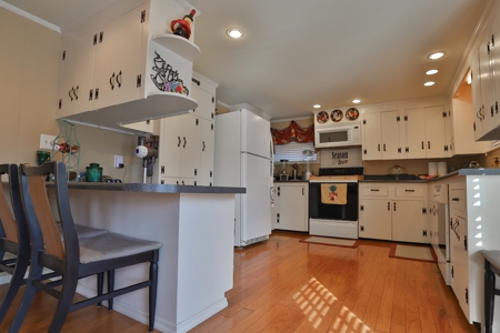 Charming Home In Suwannee Florida! - image 18