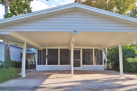 Charming Home In Suwannee Florida! - image 3
