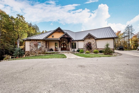 Two Custom Homes Mins From I-40 on 133ac Monterey, Tennessee - image 1