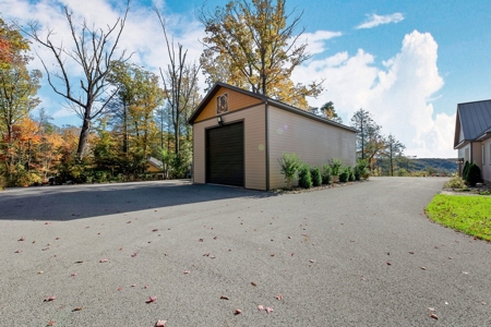 Two Custom Homes Mins From I-40 on 133ac Monterey, Tennessee - image 10