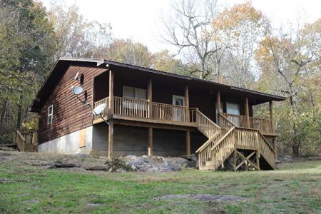 Getaway Cabin in the Ozark Mountains - image 1