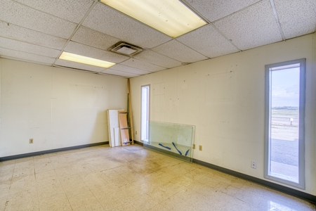 Commercial Property For Sale - image 9