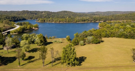 Lakefront Home For Sale In Northwest Arkansas - image 8