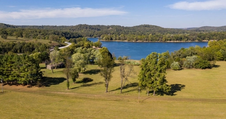 Lakefront Home For Sale In Northwest Arkansas - image 7