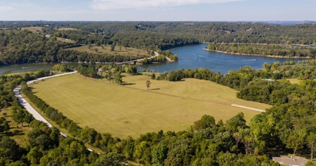 Lakefront Home For Sale In Northwest Arkansas - image 2