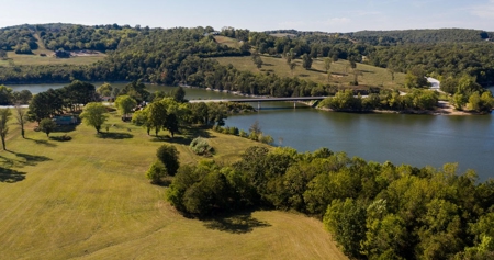 Lakefront Home For Sale In Northwest Arkansas - image 11
