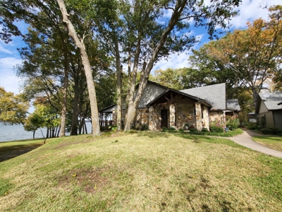 Country Home Property On Lake Fork For Sale Yantis Texas - image 1
