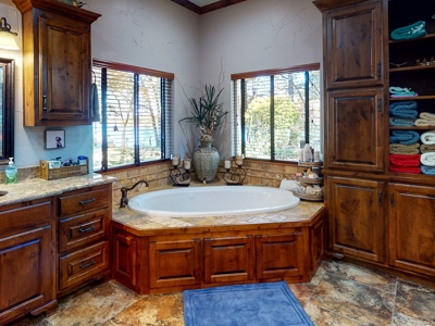 Country Home Property On Lake Fork For Sale Yantis Texas - image 26