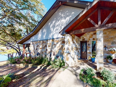 Country Home Property On Lake Fork For Sale Yantis Texas - image 4