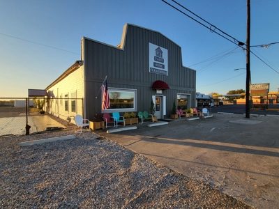 Commercial Building For Sale Paris Texas Lamar County - image 1