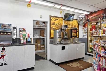 Road Runner Pit Stop For Online-Auction Idaho Falls, Idaho - image 5
