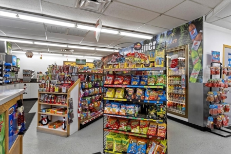 Road Runner Pit Stop For Online-Auction Idaho Falls, Idaho - image 9