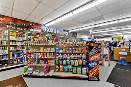Road Runner Pit Stop For Online-Auction Idaho Falls, Idaho - image 6