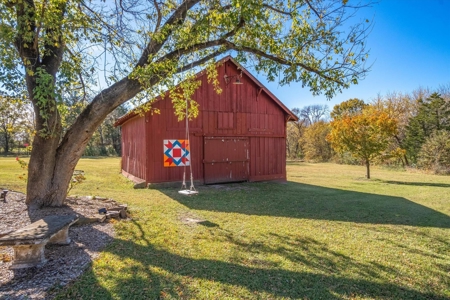 Folk Victorian Treasurer on 2.4 +/- Acres in Bonham, Texas - image 15