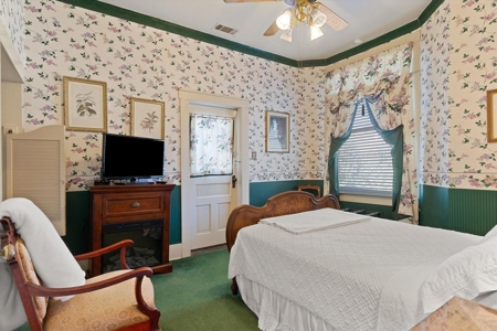 Folk Victorian Treasurer on 2.4 +/- Acres in Bonham, Texas - image 10