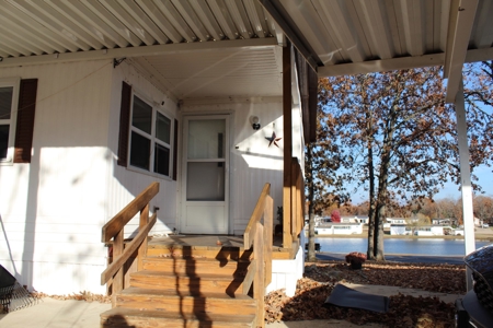 Moblile Home in Rolling Meadows Mobile Home Park Mt Home, AR - image 2