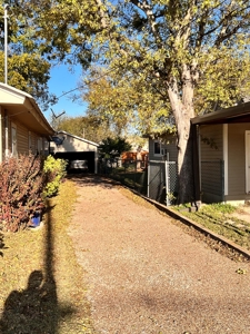 Cute Two Bedroom Two living Room House with Covered Porch - image 2
