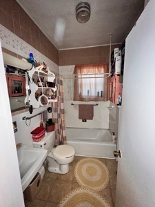 Cute Two Bedroom Two living Room House with Covered Porch - image 12