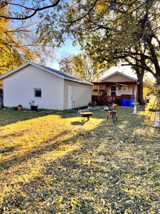 Cute Two Bedroom Two living Room House with Covered Porch - image 33