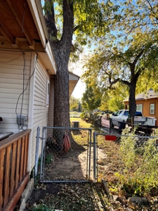 Cute Two Bedroom Two living Room House with Covered Porch - image 34