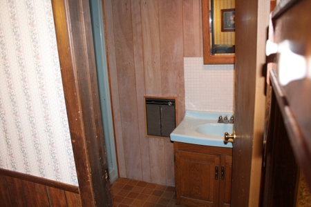 Country Home in Colchester, NY - image 29