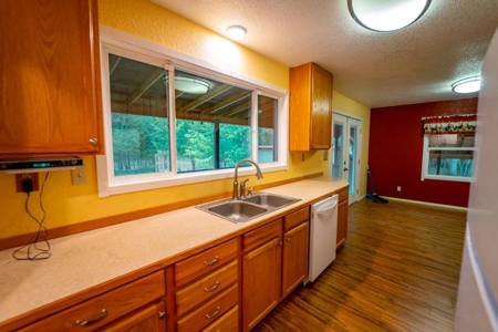 A Spacious Home with Beautiful Cabinet Views - image 30