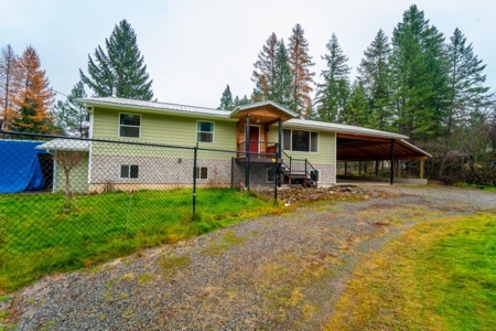A Spacious Home with Beautiful Cabinet Views - image 3