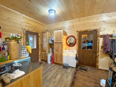 Luxury Log Home For Sale in Southern Iowa with Pasture - image 35