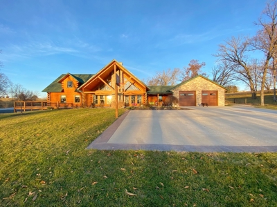 Luxury Log Home For Sale in Southern Iowa with Pasture - image 8