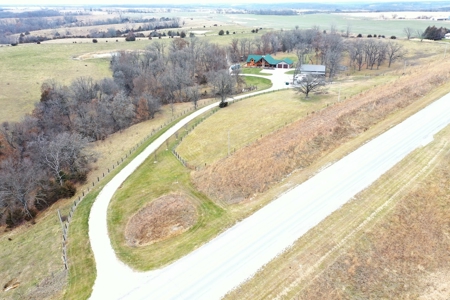 Luxury Log Home For Sale in Southern Iowa with Pasture - image 4