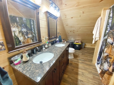 Luxury Log Home For Sale in Southern Iowa with Pasture - image 28