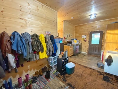 Luxury Log Home For Sale in Southern Iowa with Pasture - image 34