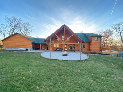 Luxury Log Home For Sale in Southern Iowa with Pasture - image 9