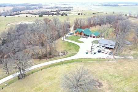 Luxury Log Home For Sale in Southern Iowa with Pasture - image 48