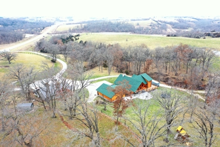 Luxury Log Home For Sale in Southern Iowa with Pasture - image 7