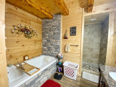 Luxury Log Home For Sale in Southern Iowa with Pasture - image 21