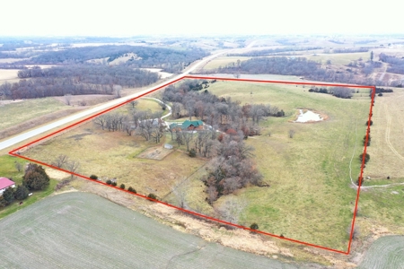 Luxury Log Home For Sale in Southern Iowa with Pasture - image 3