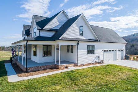 Modern Farmhouse w/acreage For Sale in the Foothills of NC! - image 15