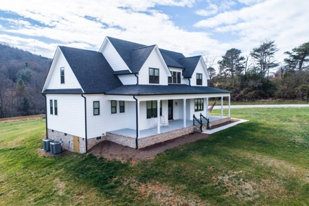 Modern Farmhouse w/acreage For Sale in the Foothills of NC! - image 18