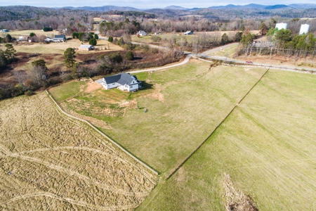 Modern Farmhouse w/acreage For Sale in the Foothills of NC! - image 12