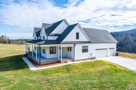 Modern Farmhouse w/acreage For Sale in the Foothills of NC! - image 4