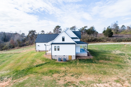 Modern Farmhouse w/acreage For Sale in the Foothills of NC! - image 7